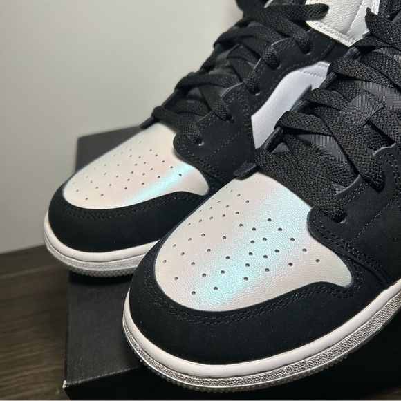 Nike Jordan 1 Mid 7Y - Picture 11 of 15